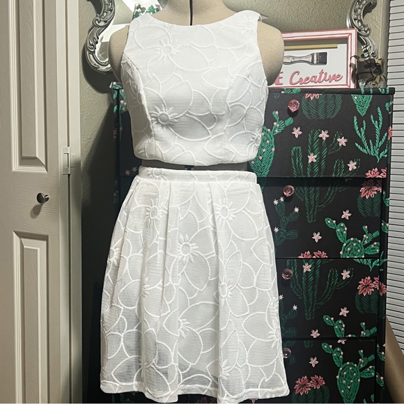 Sequin Hearts Dresses & Skirts - SEQUIN HEARTS Nordstrom Mesh Skater Skirt Ivory Women's Juniors Size 9